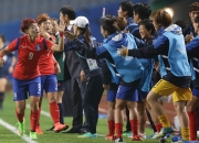 连胜终结！韩国队足球赛事中意外逆转获胜